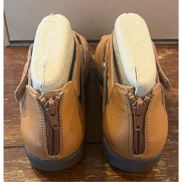 Aravon Women's Abbey Gladiator Flat Sandal - 9 - Picture 4 of 8